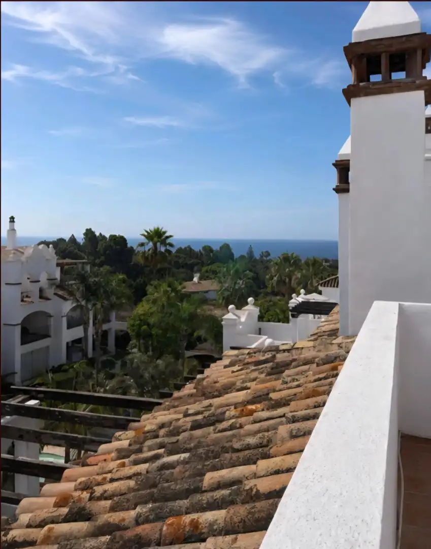 Vista exterior de Àtic en venda en Marbella amb Aire condicionat, Terrassa i Traster