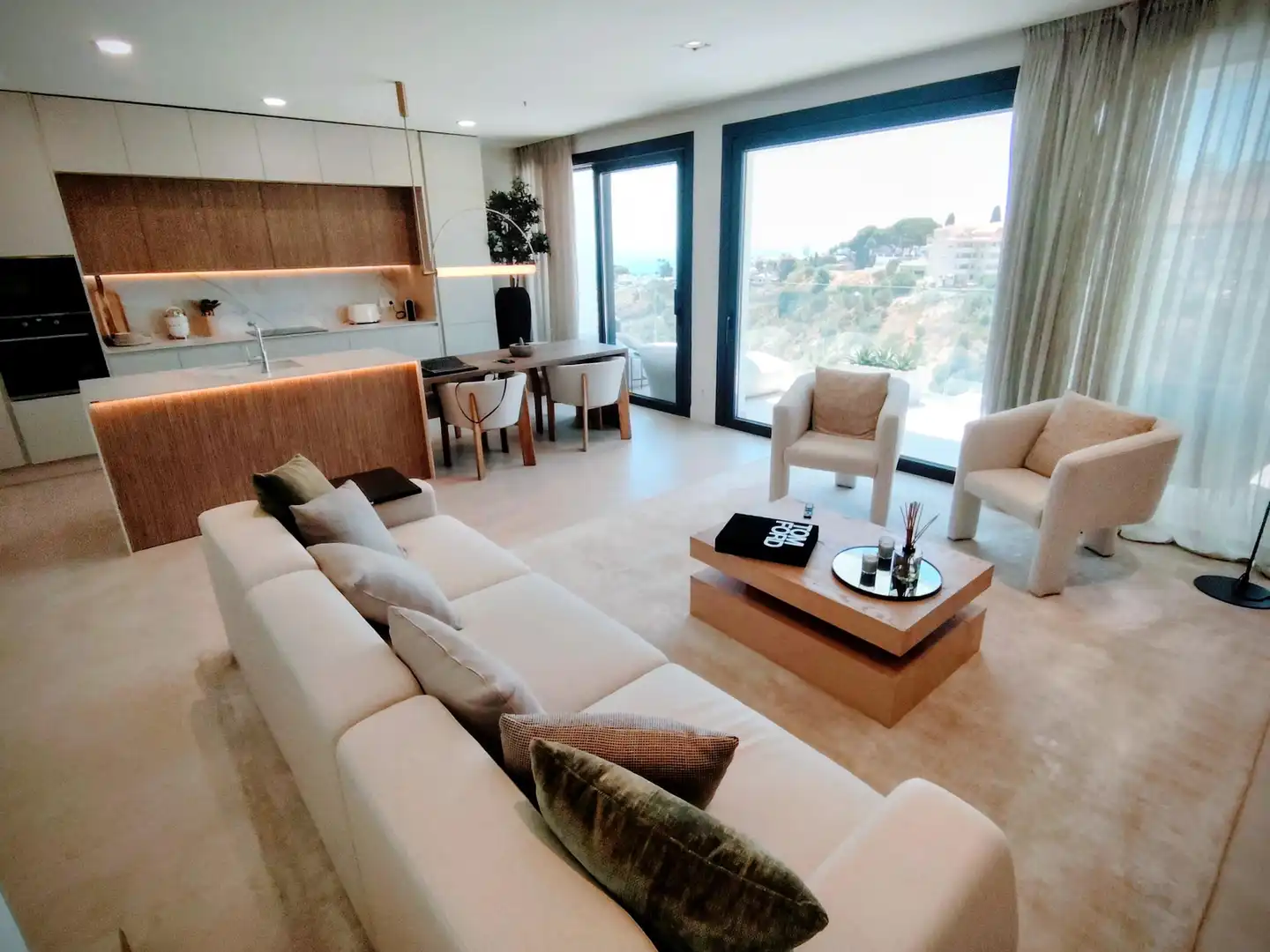Semi-detached house with pool for sale in Las Gaviotas  - Carvajal, imagen 3