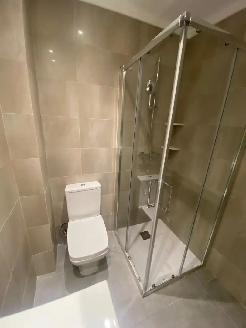 Baño de Casa adosada en venta en Vic con Calefacción, Jardín privado y Terraza