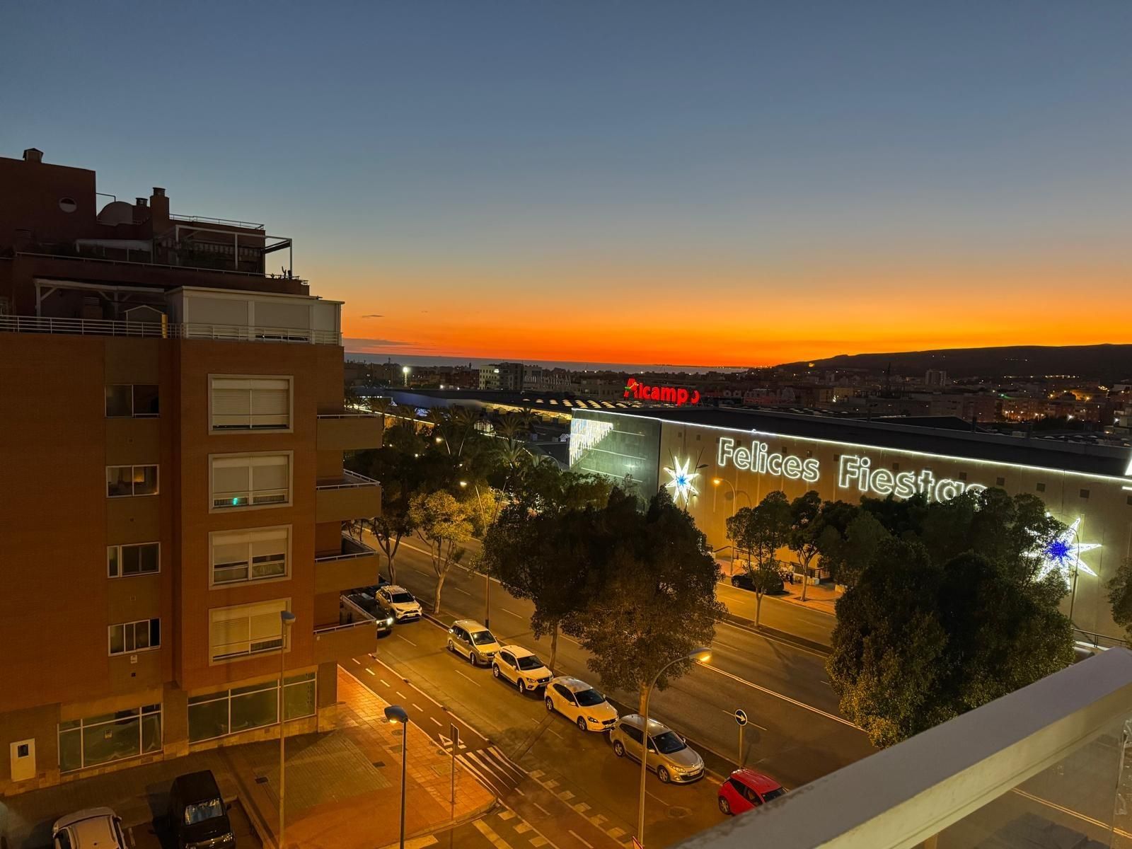 Vista exterior de Pis en venda en  Almería Capital amb Balcó