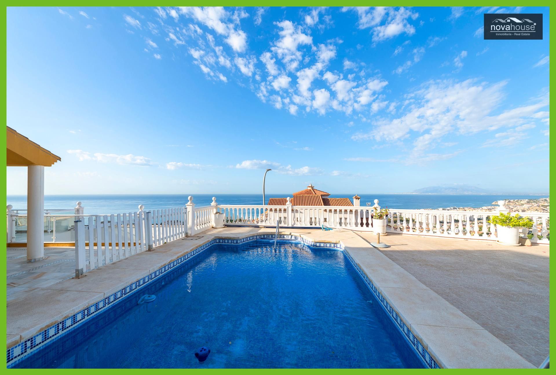 Piscina de Casa o xalet en venda en Rincón de la Victoria amb Aire condicionat, Jardí privat i Terrassa