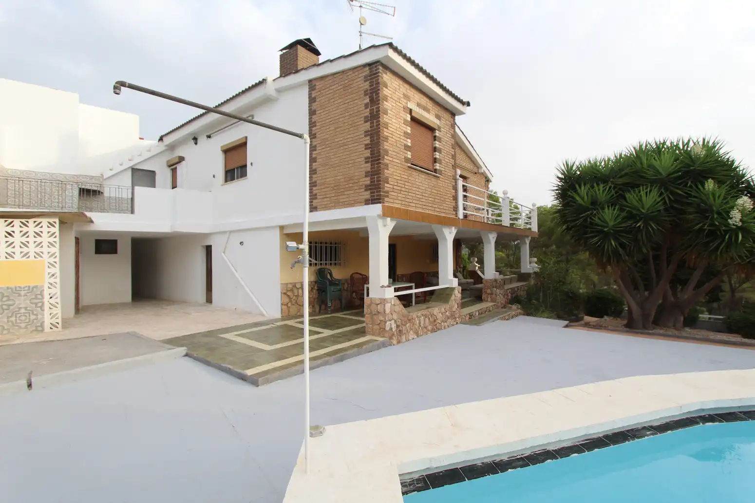 Vista exterior de Casa o xalet en venda en Torrent amb Aire condicionat, Calefacció i Terrassa