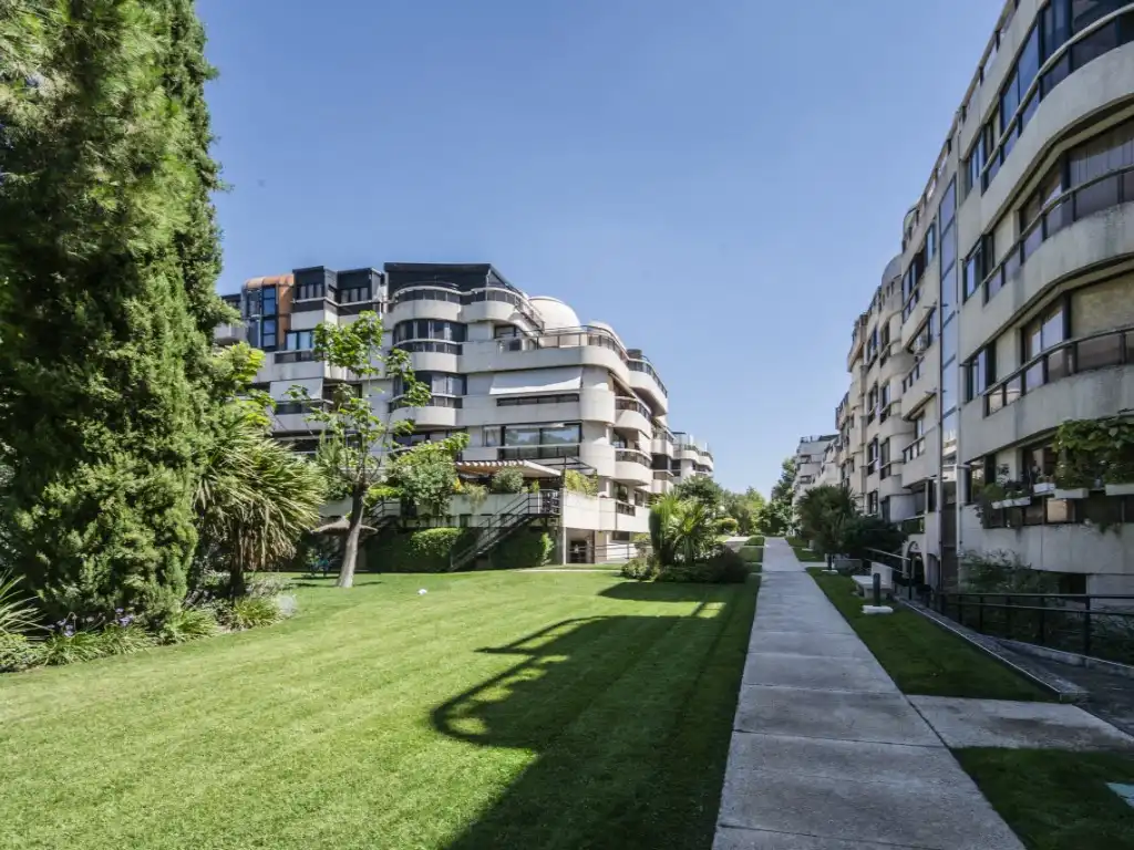 Außenansicht von Wohnung zur Miete in Madrid mit Klimaanlage
