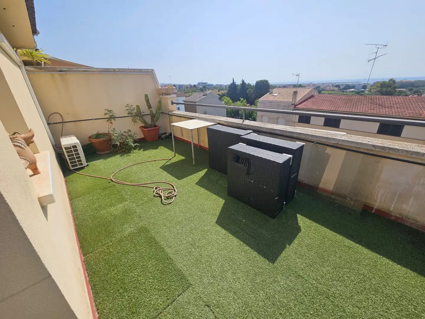 Terrassa de Casa o xalet en venda en Vilanova i la Geltrú amb Jardí privat, Terrassa i Piscina