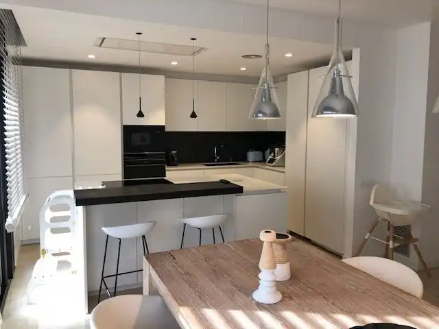 Flat with pool for sale in Josep Maria de Sagarra 36