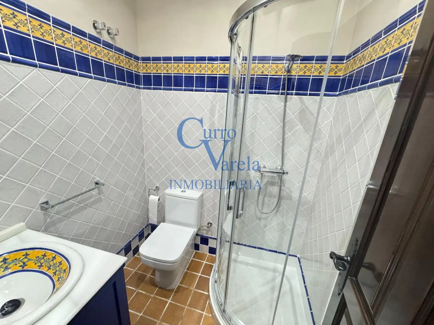 Bathroom of Houses for sale in Dos Hermanas  with Air Conditioner, Heating and Storage room