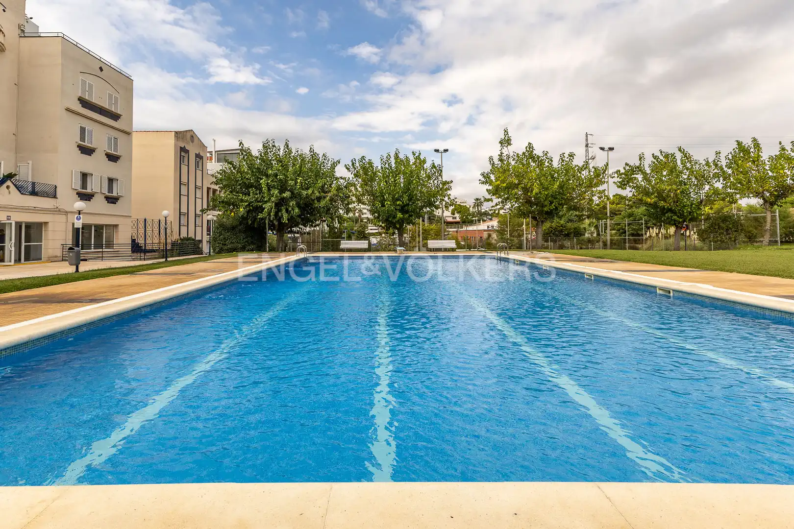 Piscina de Pis de lloguer en Sitges amb Aire condicionat, Calefacció i Terrassa