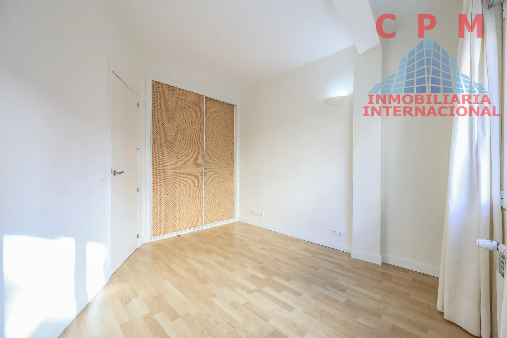 Dormitori de Pis de lloguer en Madrid amb Aire condicionat, Calefacció i Parquet