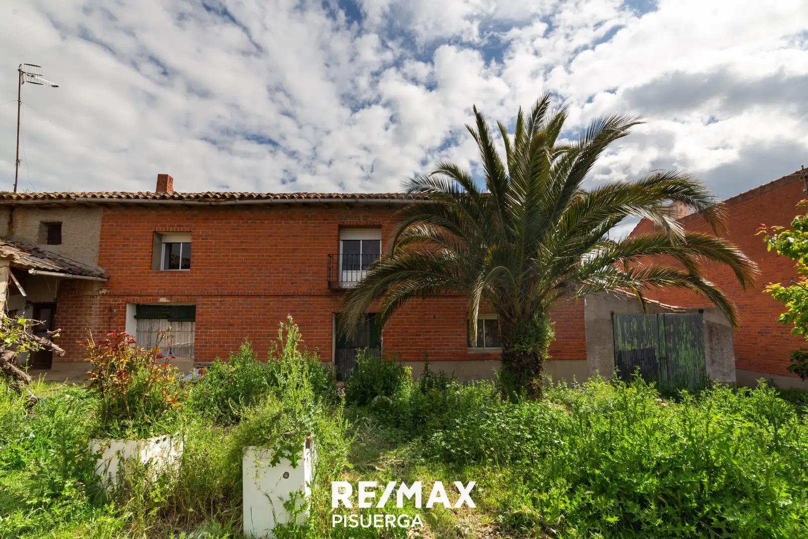 Exterior view of Houses for sale in Tordehumos  with Private garden, Terrace and Storage room