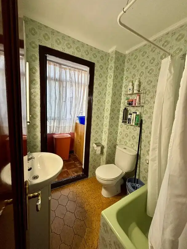 Bathroom of Flat for sale in Bilbao   with Heating and Furnished