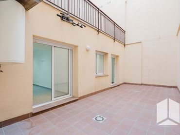 Bajo con ascensor en venta en Castell - Poble Vell