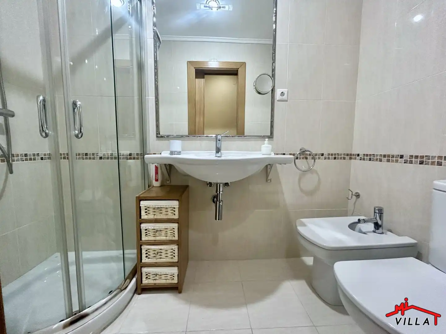 Baño de Piso en venta en Laredo con Parquet y Amueblado