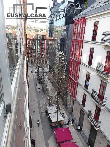 Vista exterior de Oficina en venta en Bilbao  con Calefacción