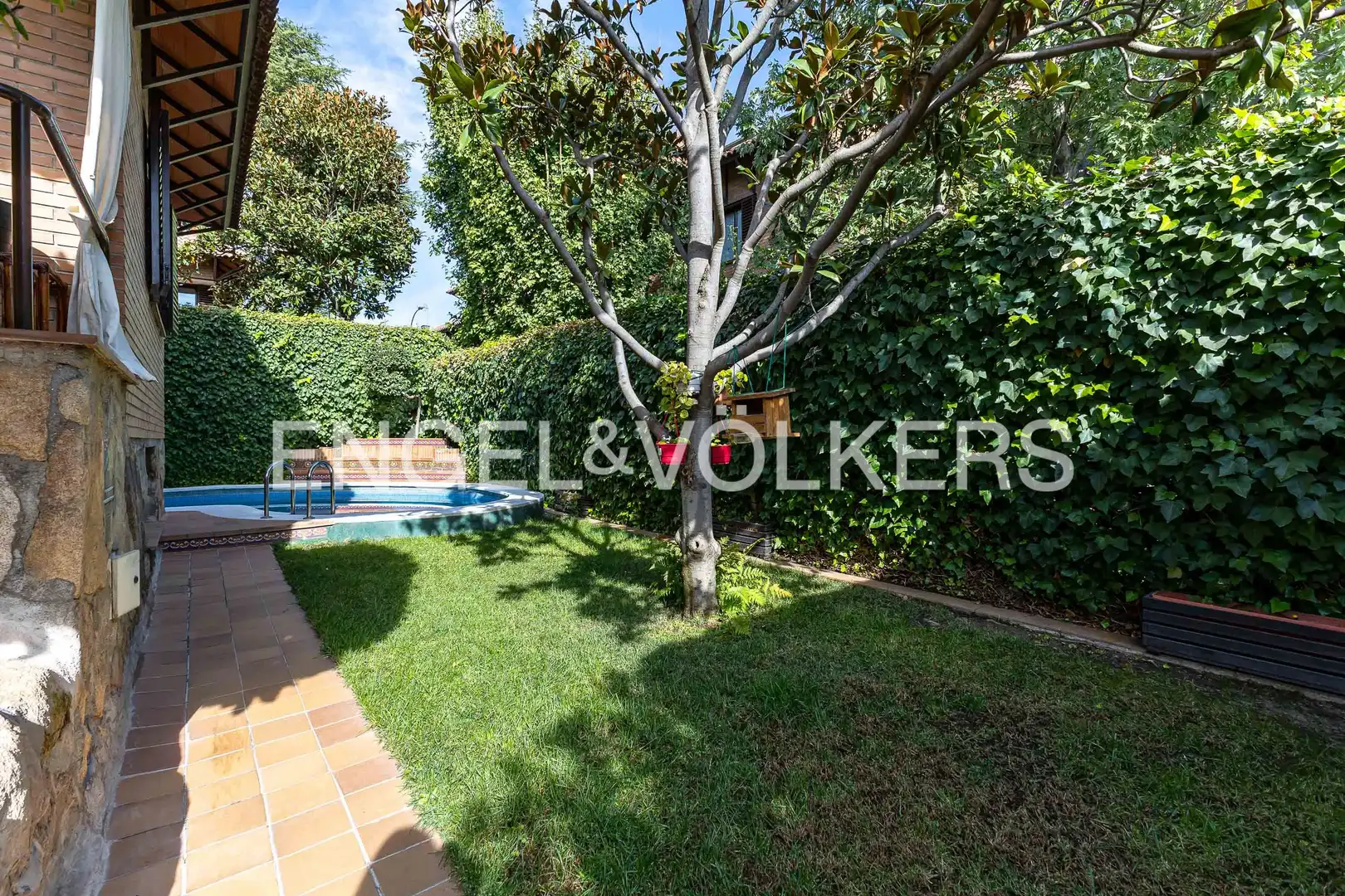 Jardín de Casa adosada en venta en Madrid con Aire acondicionado, Calefacción y Jardín privado