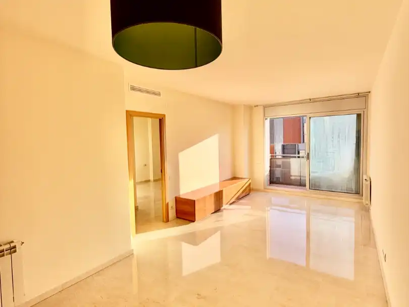 Living room of Flat for rent in  Barcelona Capital  with Air Conditioner, Terrace and Balcony