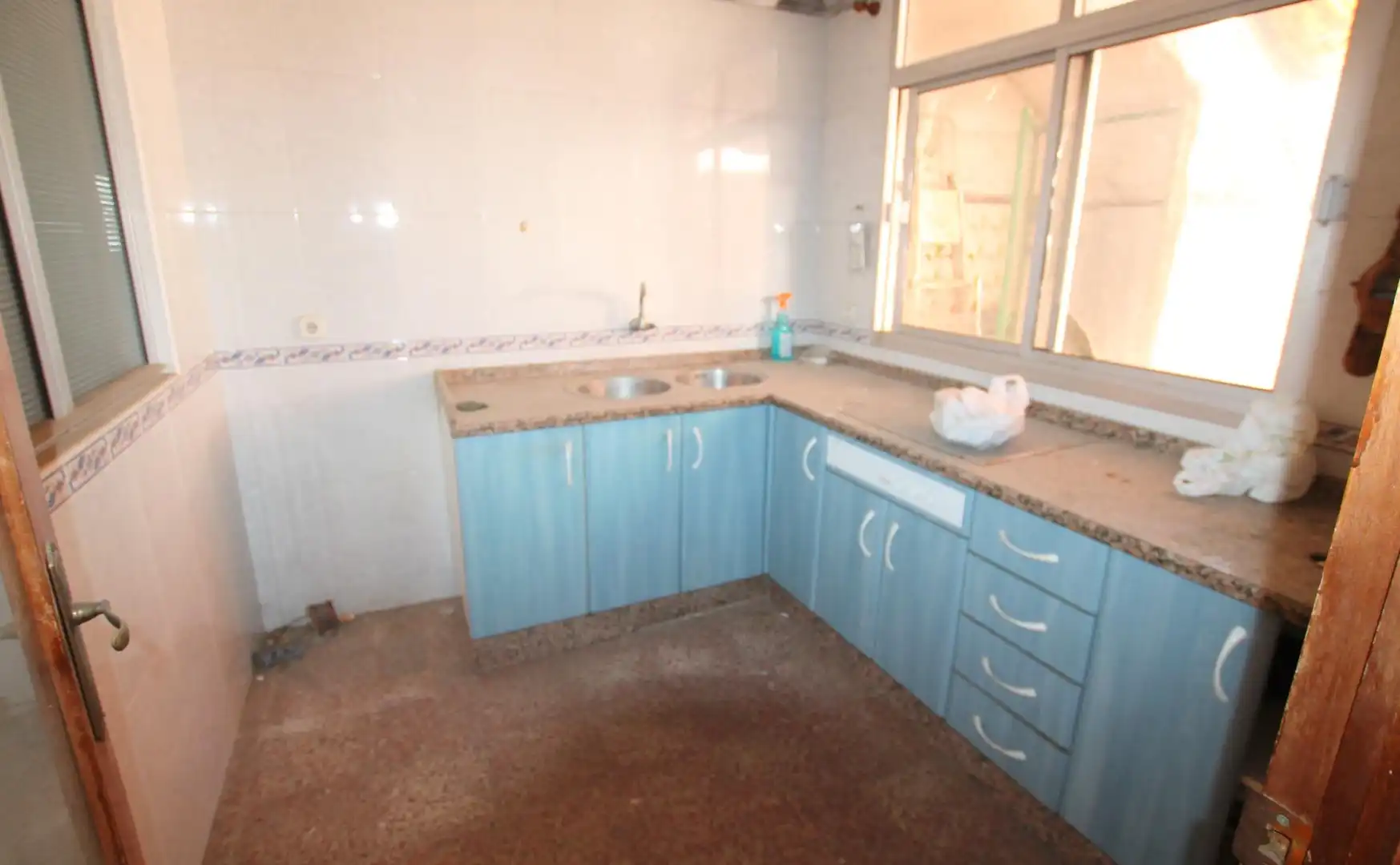 Cuina de Casa o xalet en venda en Dos Hermanas amb Terrassa i Balcó