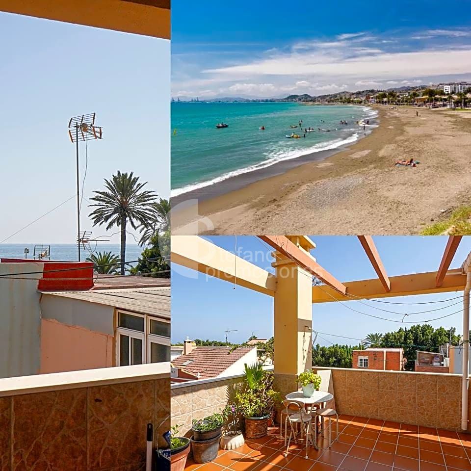 Exterior view of House or chalet for sale in Málaga Capital  with Air Conditioner, Terrace and Balcony