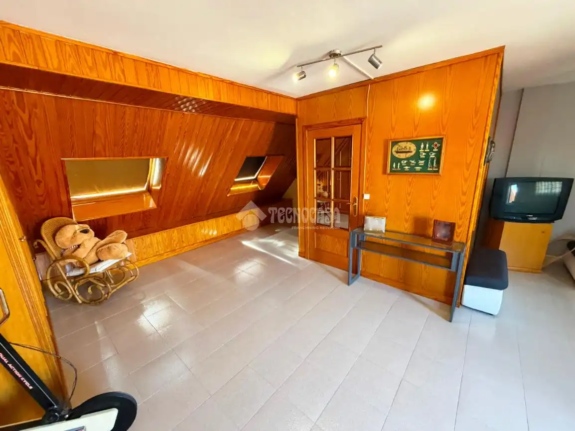 Detached homes for sale in Zaragoza  with Heating and Community pool
