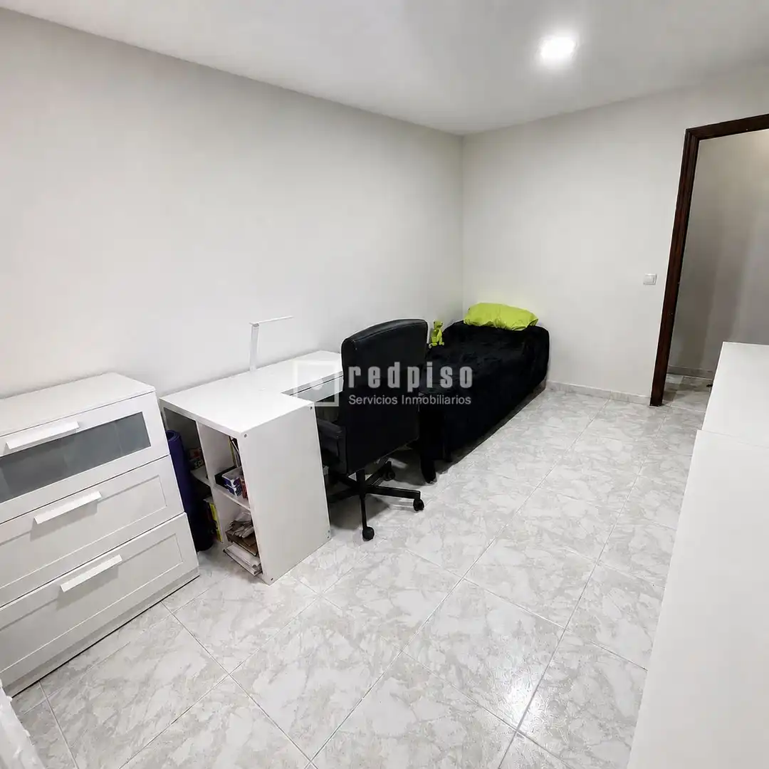 Dormitori de Pis en venda en Coslada amb Calefacció, Terrassa i Moblat