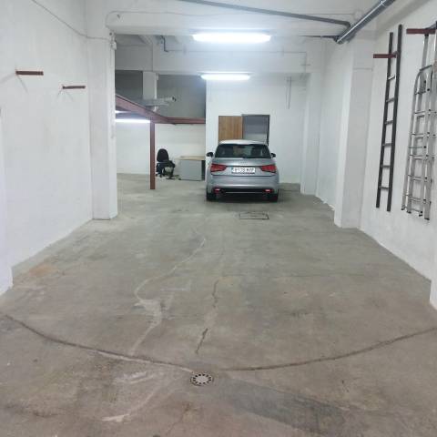 Local comercial en Alquiler en Can Mariner