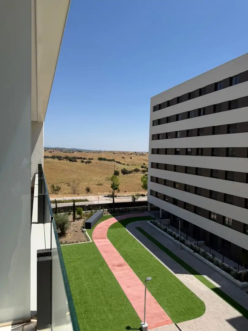 Außenansicht von Wohnung zur Miete in Tres Cantos mit Heizung, Terrasse und Balkon