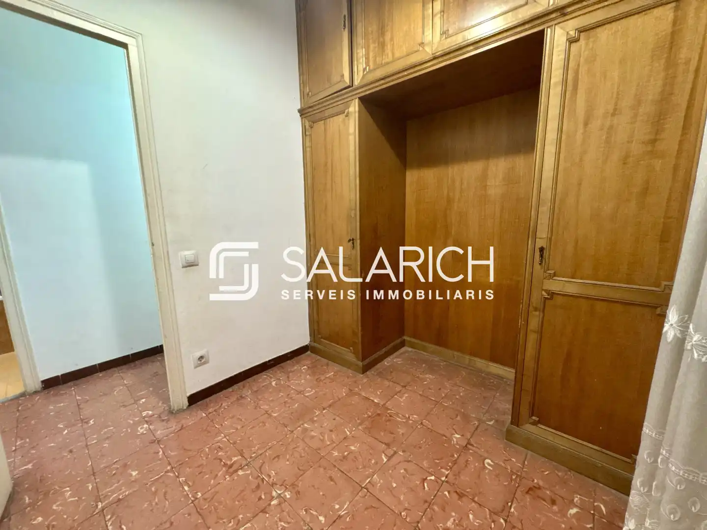 Flat for sale in Barcelona  with Air Conditioner and Balcony