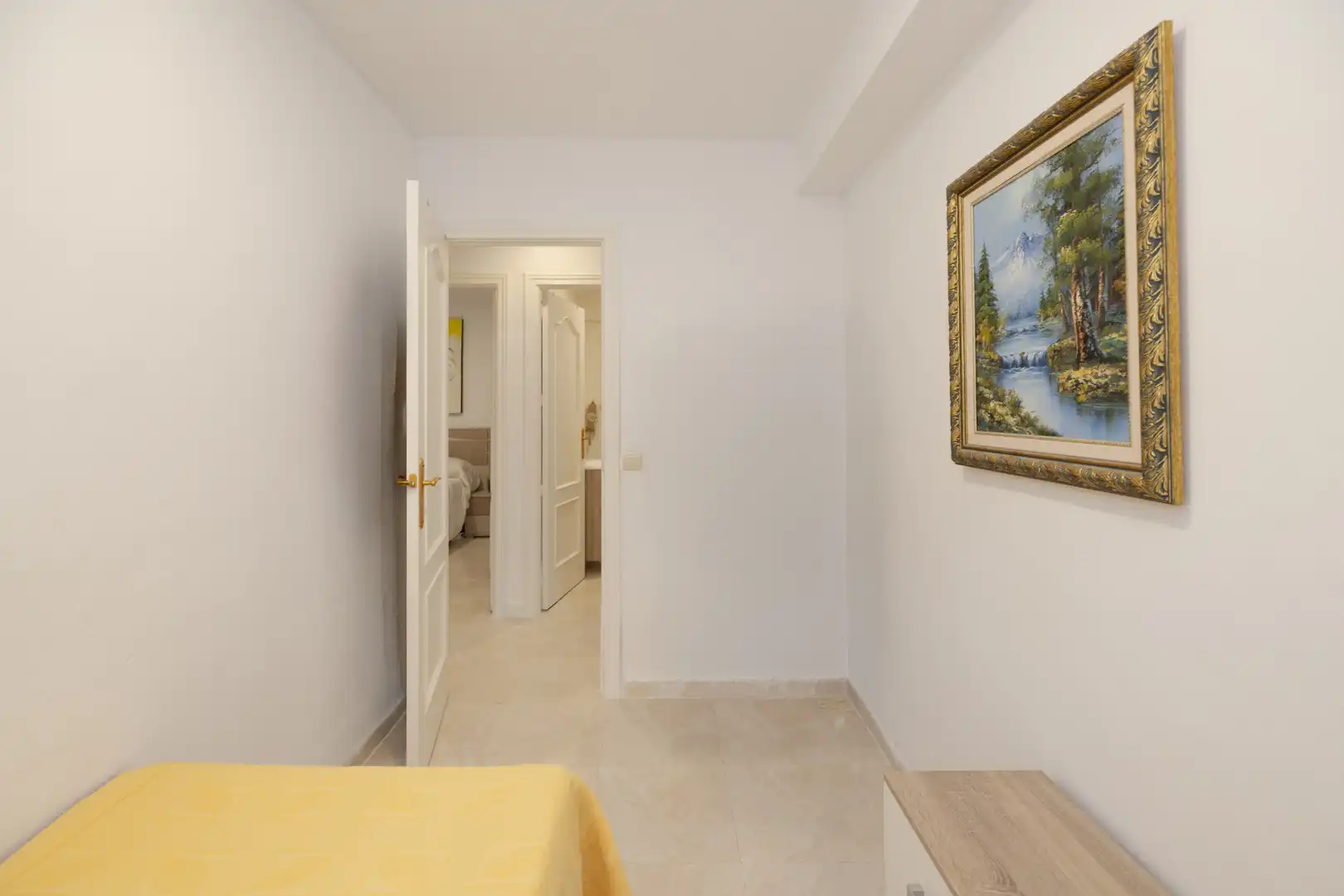 Habitación de Planta baja en venta en Marbella con Terraza y Piscina comunitaria