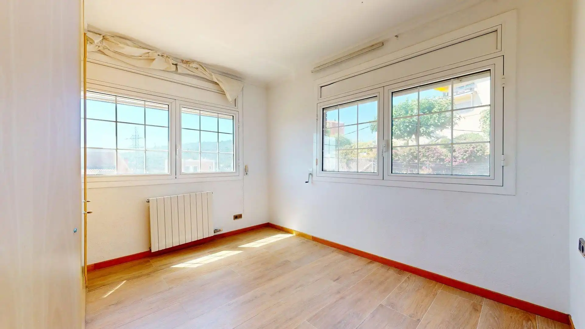 Dormitori de Casa o xalet en venda en Sant Boi de Llobregat amb Aire condicionat, Calefacció i Jardí privat