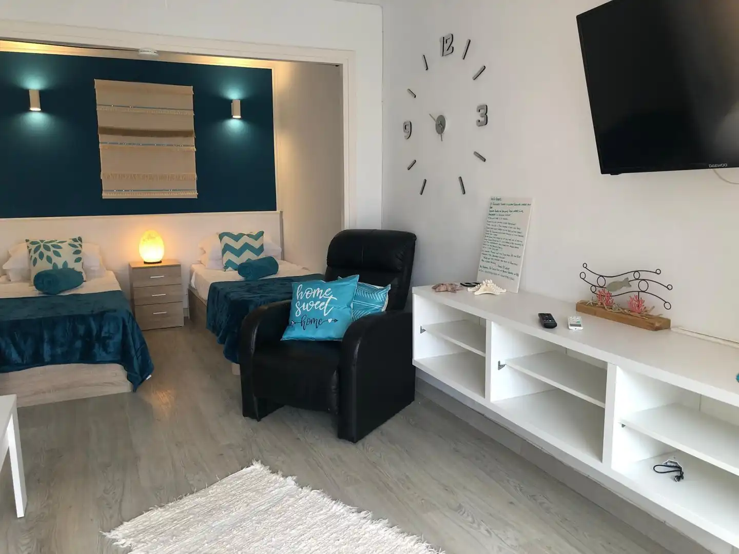 Habitación de Apartamento en venta en Benidorm con Parquet, Piscina y Amueblado