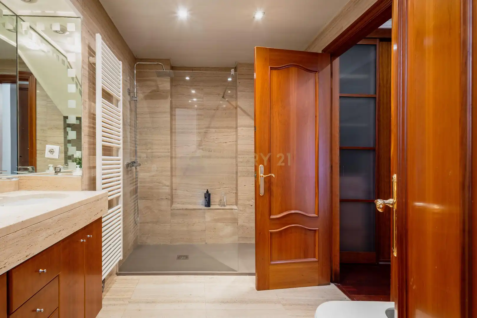 Badezimmer von Wohnungen zum Verkauf in L'Hospitalet de Llobregat mit Balkon