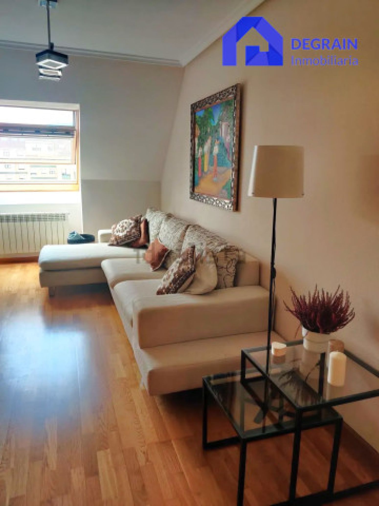 Sala de estar de Piso en venta en Oviedo  con Calefacción, Parquet y Trastero