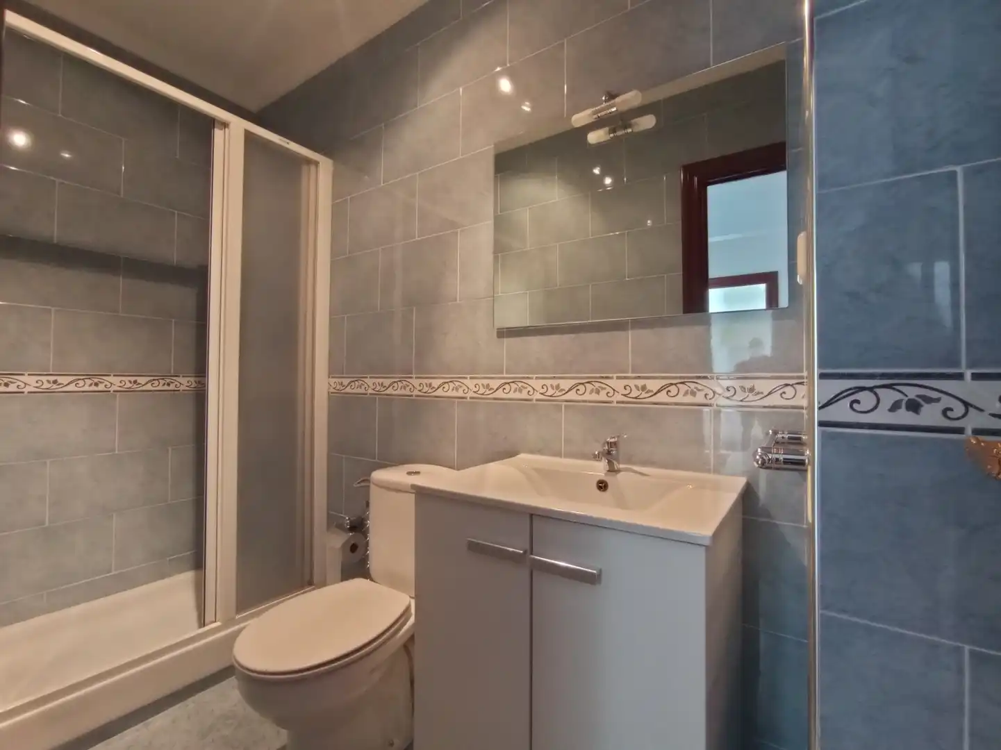 Bathroom of Flat for sale in Etxebarri  with Heating, Terrace and Storage room