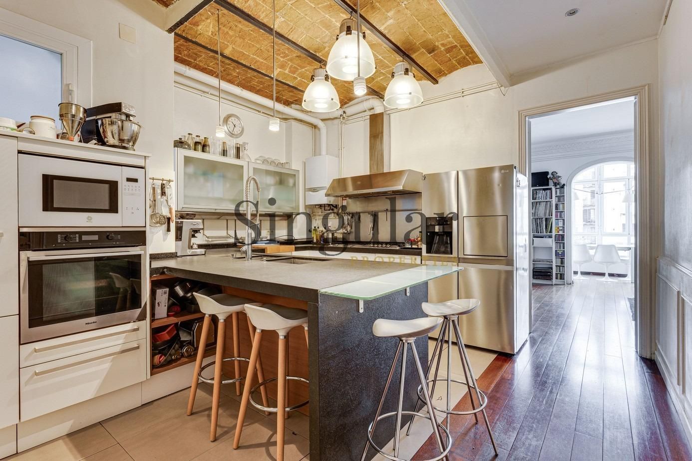 Kitchen of Flat for sale in  Barcelona Capital  with Heating, Parquet flooring and Balcony