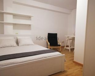 Bedroom of Flat to rent in Santiago de Compostela 