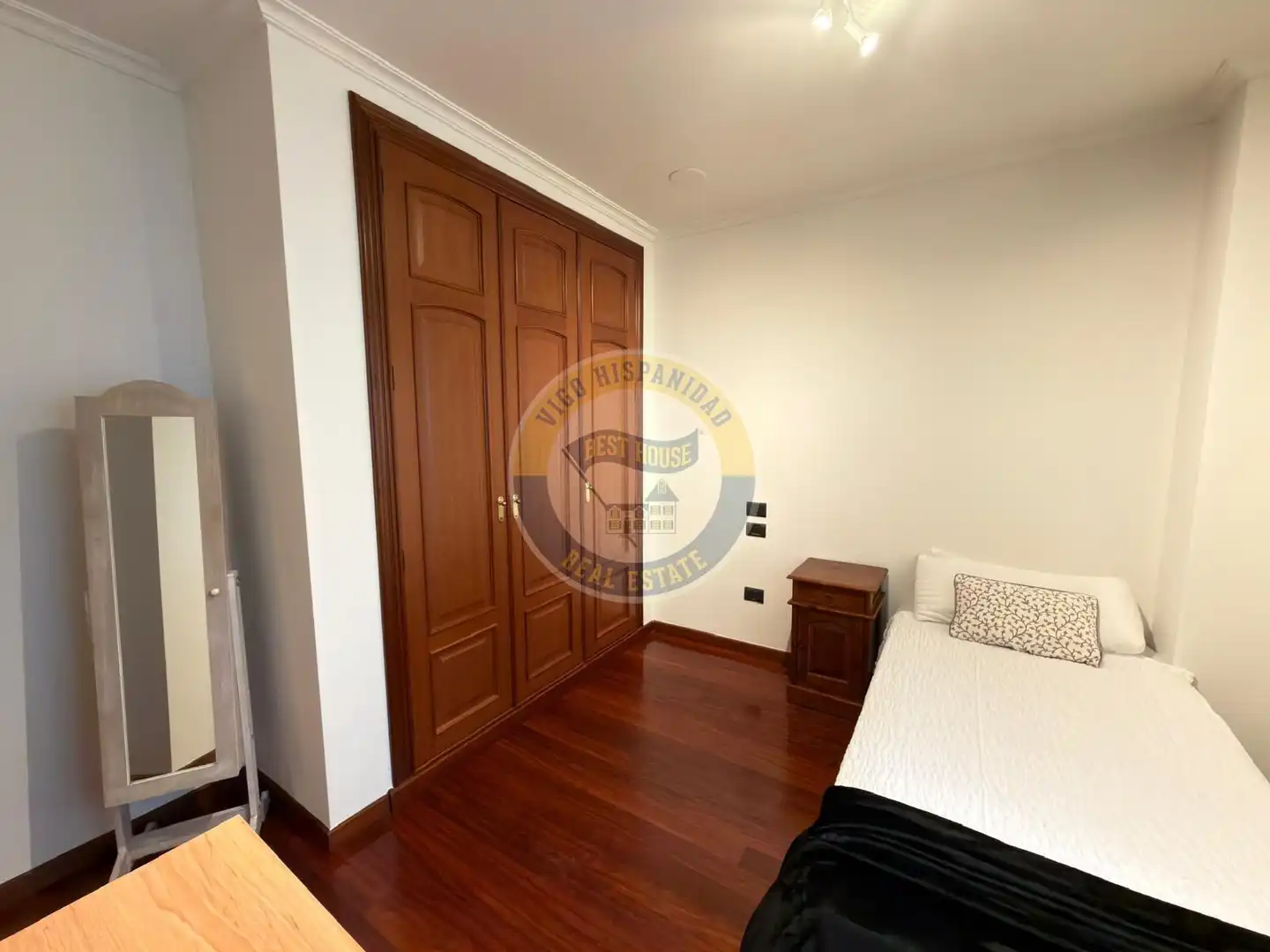 Apartments for rent in Calle ROSALIA DE CASTRO, Centro - Areal