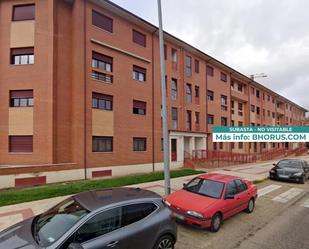 Vista exterior de Pis en venda en San Andrés del Rabanedo amb Jardí privat