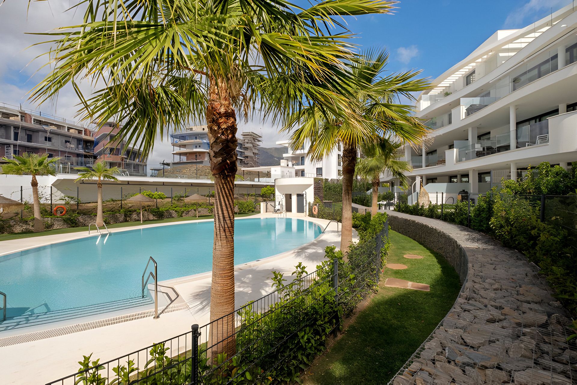 Swimming pool of Planta baja for sale in Fuengirola  with Air Conditioner, Heating and Private garden