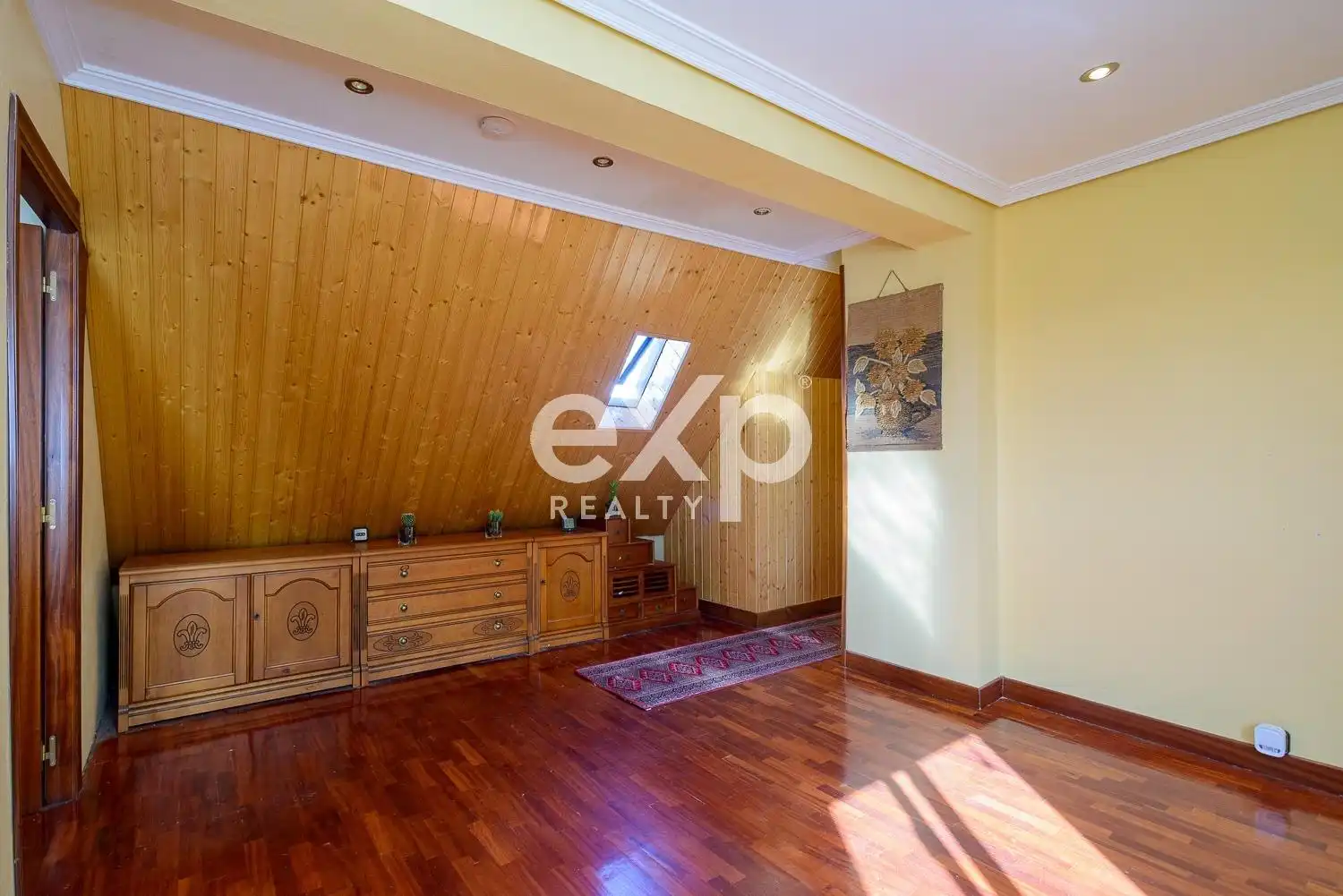 Sala de estar de Piso en venta en Oviedo  con Calefacción, Parquet y Amueblado