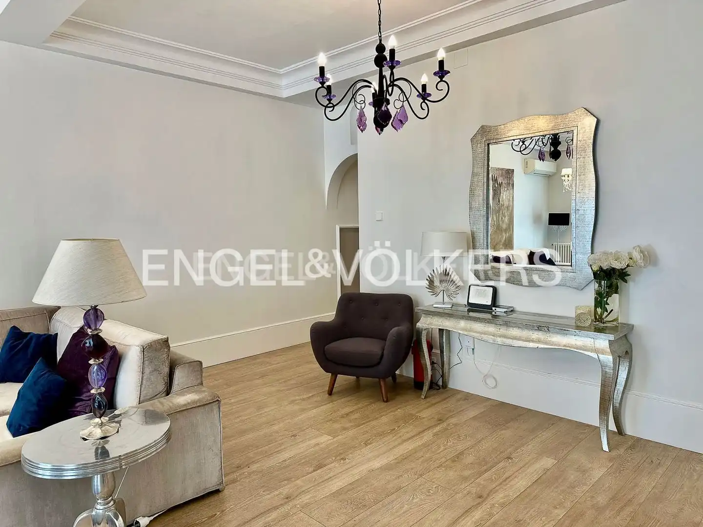 Living room of Flat for rent in Madrid  with Air Conditioner, Heating and Furnished