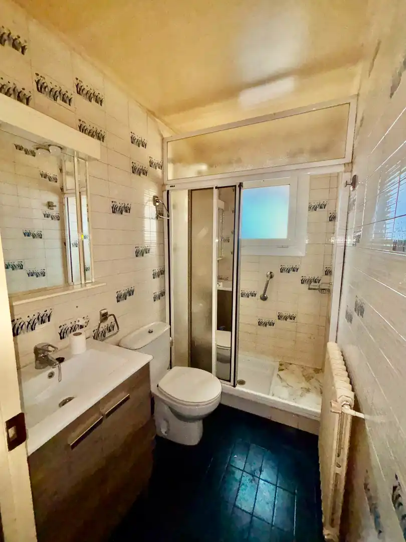 Bathroom of Detached homes for sale in Salt  with Heating, Balcony and Alarm