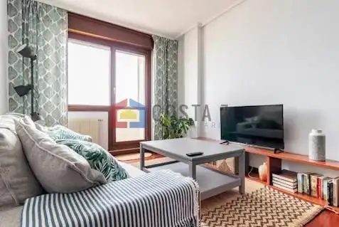 Sala d'estar de Pis en venda en Arnuero amb Terrassa i Moblat