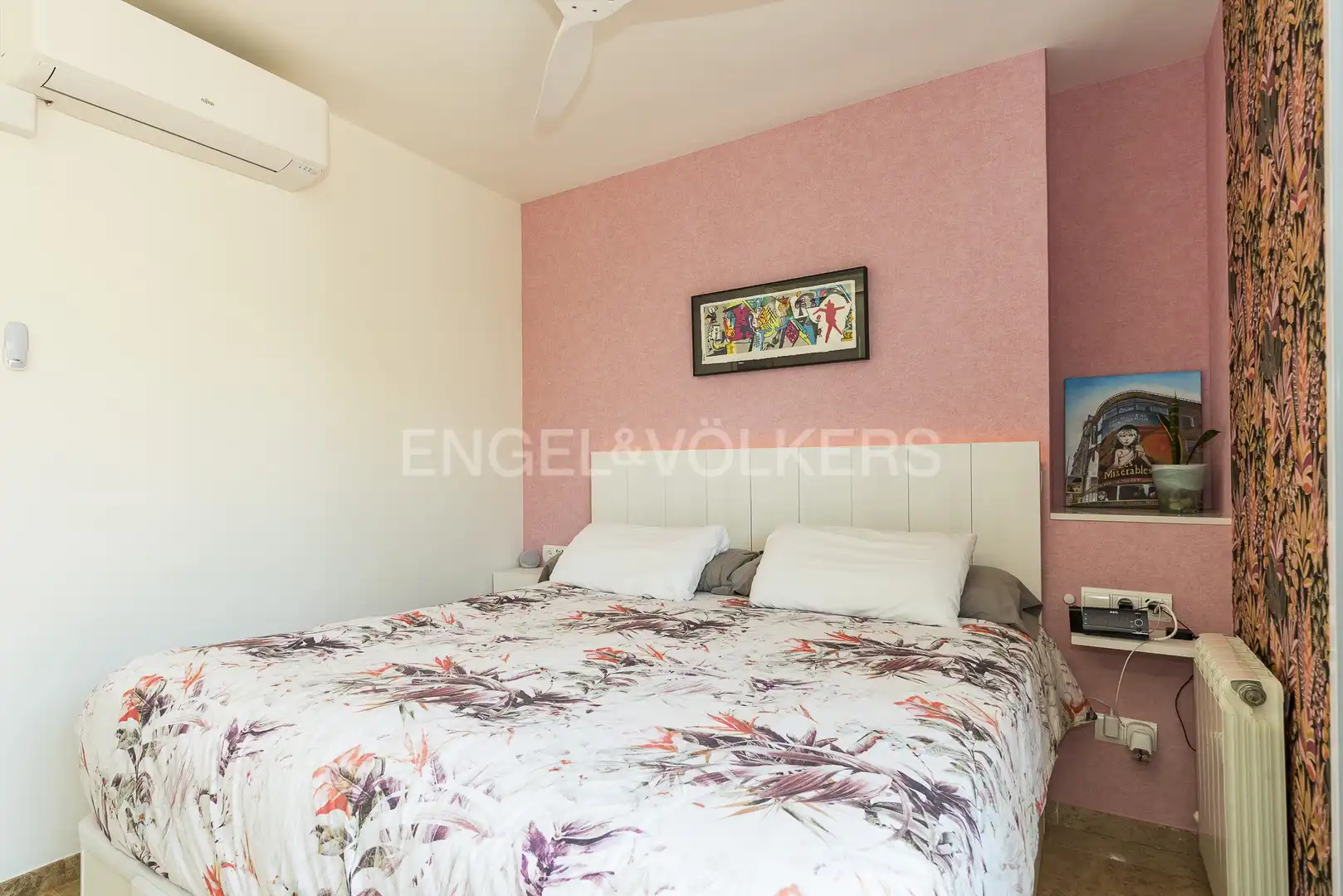 Bedroom of Attic for rent in Sitges  with Air Conditioner, Heating and Parquet flooring