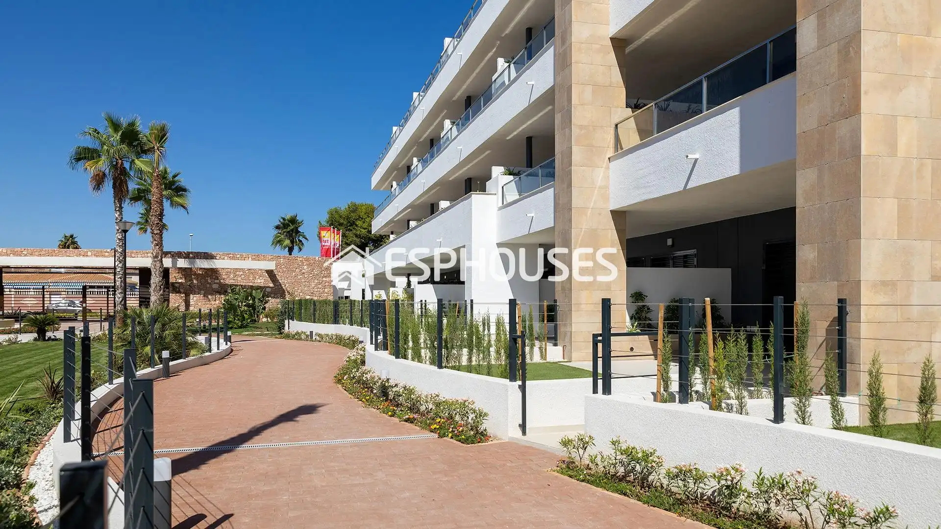Vista exterior de Planta baixa en venda en Orihuela amb Terrassa, Traster i Balcó