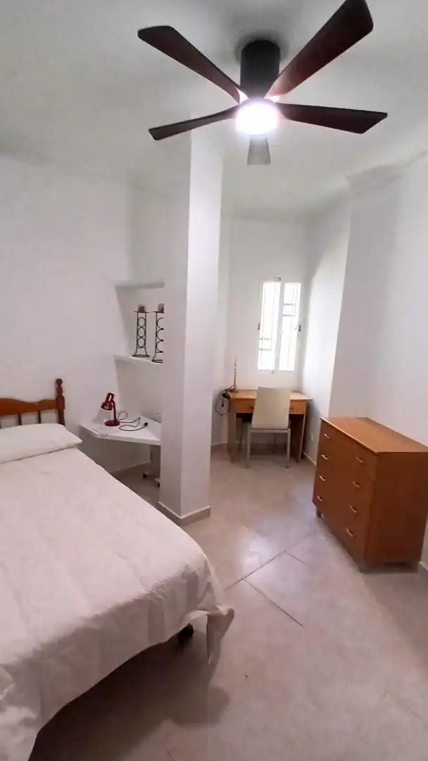 Habitación de Piso de alquiler en Valencia con Aire acondicionado y Amueblado