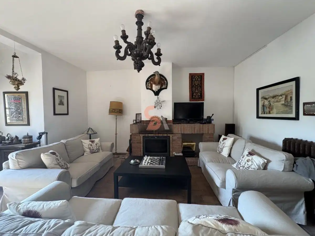 Sala de estar de Casa o chalet en venta en Alcazarén con Calefacción, Terraza y Trastero