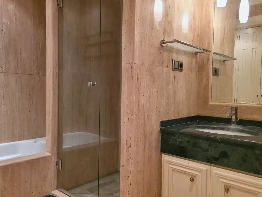 Baño de Apartamento en venta en Marbella con Aire acondicionado, Piscina y Balcón