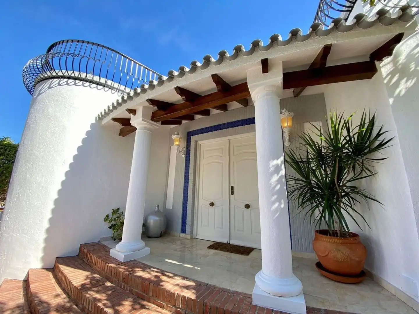Chalet con piscina en venta en Avenida del Pacífico, imagen 2