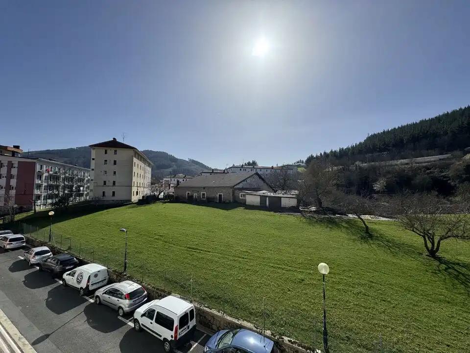 Vista exterior de Pis en venda en Legazpi amb Calefacció, Traster i Balcó