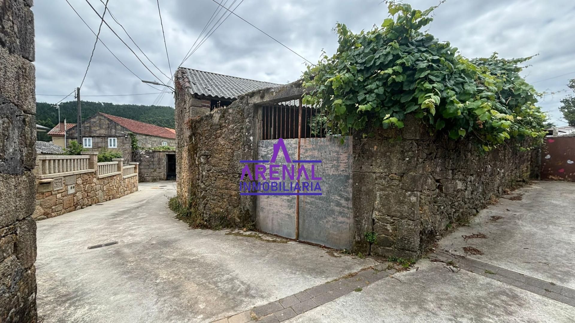 Vista exterior de Casa o xalet en venda en Ribeira amb Jardí privat