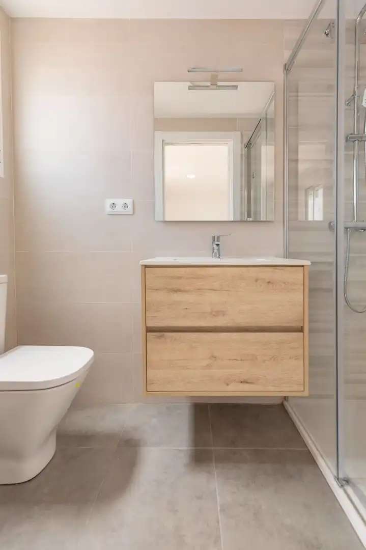 Baño de Piso de alquiler en Meliana con Aire acondicionado, Terraza y Horno